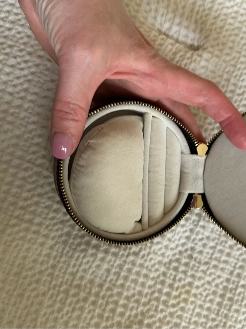Karma Red Decorative Compact Accessory - Picture 3 of 3
